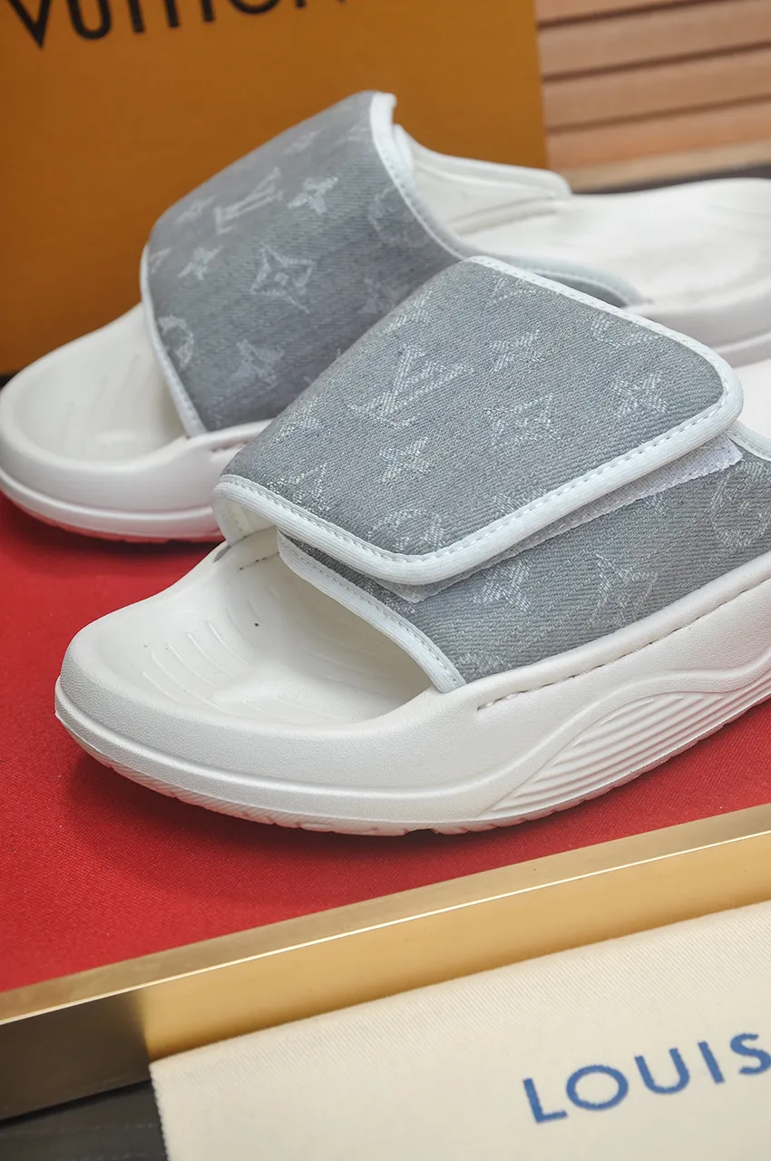 Men's men's shoes 💰340💶 [Louis Vuitton LV slippers] (high-end cowhide) counter 1:1 fashion style, a must-have for summer! The designer used LV’s iconic outsole. The original simple slippers instantly become fashionable! The upper is made of flexible special cowhide leather straps alternately, and the workmanship is exquisite! A must-have for stylish men in summer, size 38-45 (45 customized)